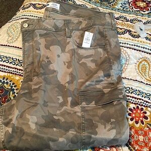 Old Navy Camo cargo pants